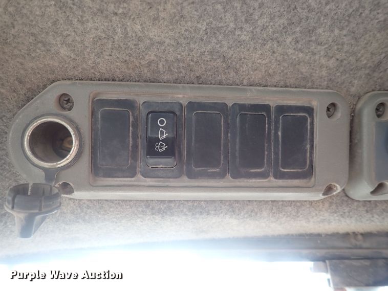 image for item DG2734 2003 Bobcat S250  skid steer loader