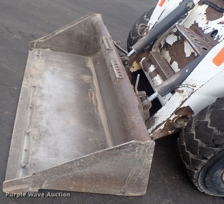 image for item DG2734 2003 Bobcat S250  skid steer loader