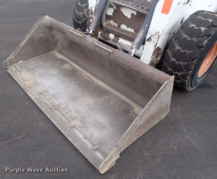 image for item DG2734 2003 Bobcat S250  skid steer loader