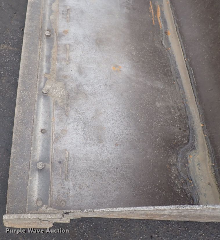 image for item DG2734 2003 Bobcat S250  skid steer loader