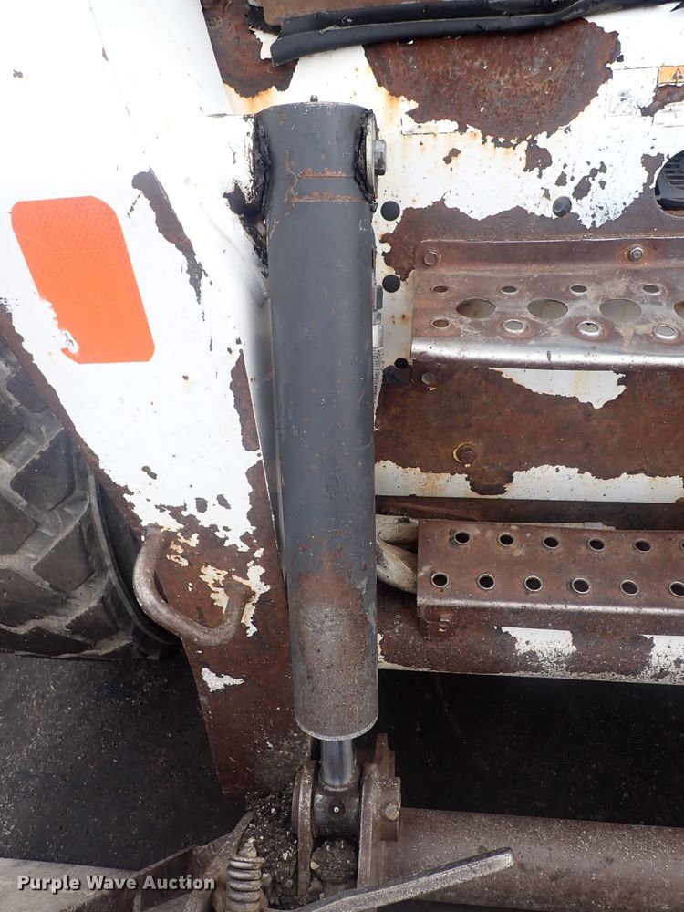 image for item DG2734 2003 Bobcat S250  skid steer loader