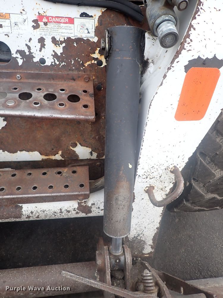 image for item DG2734 2003 Bobcat S250  skid steer loader