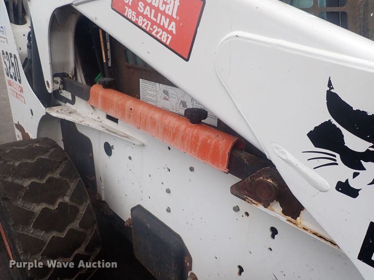 image for item DG2734 2003 Bobcat S250  skid steer loader