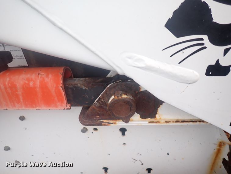 image for item DG2734 2003 Bobcat S250  skid steer loader