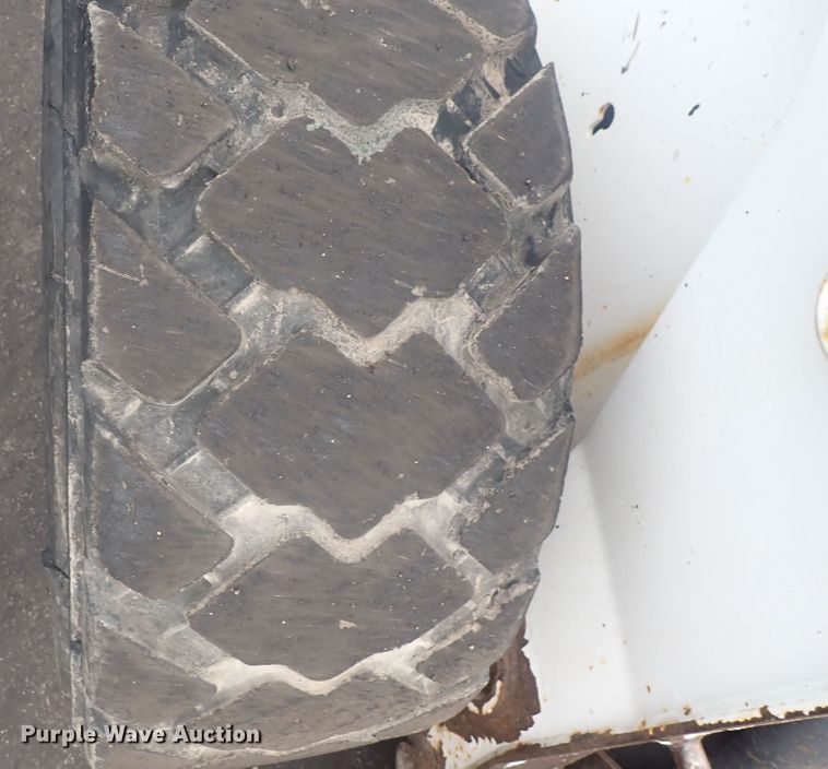 image for item DG2734 2003 Bobcat S250  skid steer loader