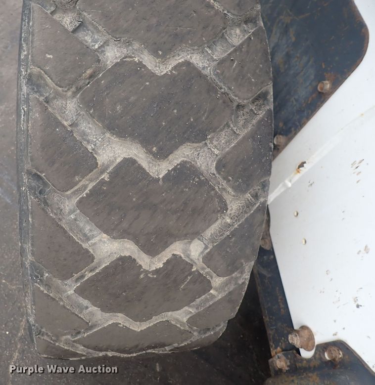 image for item DG2734 2003 Bobcat S250  skid steer loader