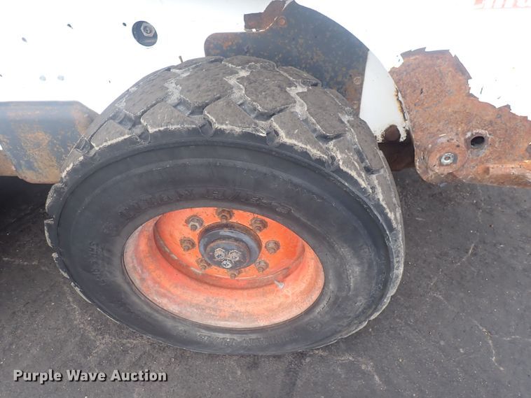 image for item DG2734 2003 Bobcat S250  skid steer loader