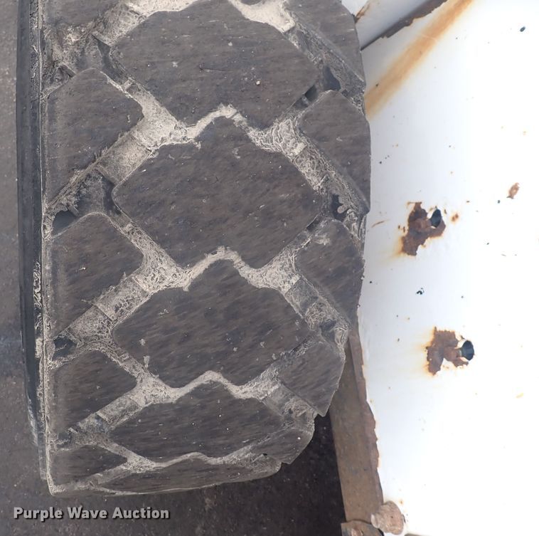 image for item DG2734 2003 Bobcat S250  skid steer loader