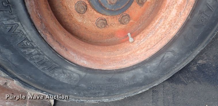 image for item DG2734 2003 Bobcat S250  skid steer loader