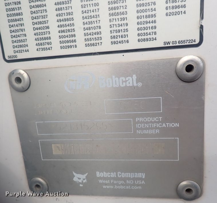 image for item DG2734 2003 Bobcat S250  skid steer loader