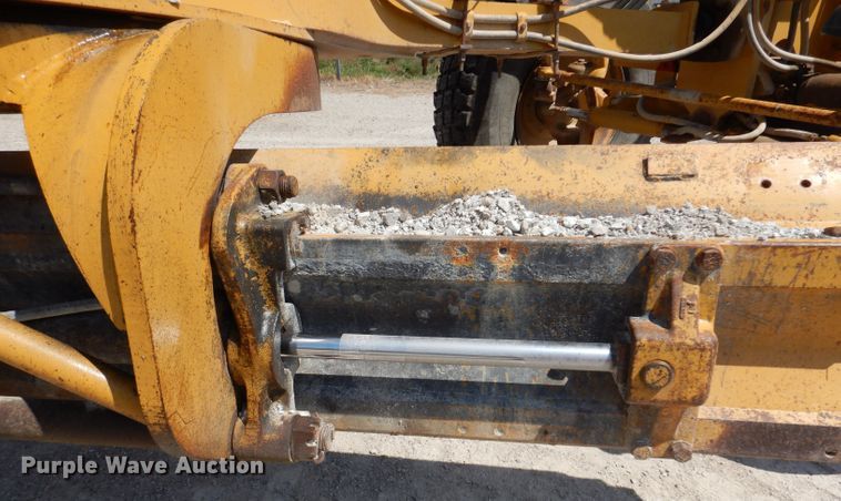 image for item DK2033 2005 Caterpillar 140H  motor grader