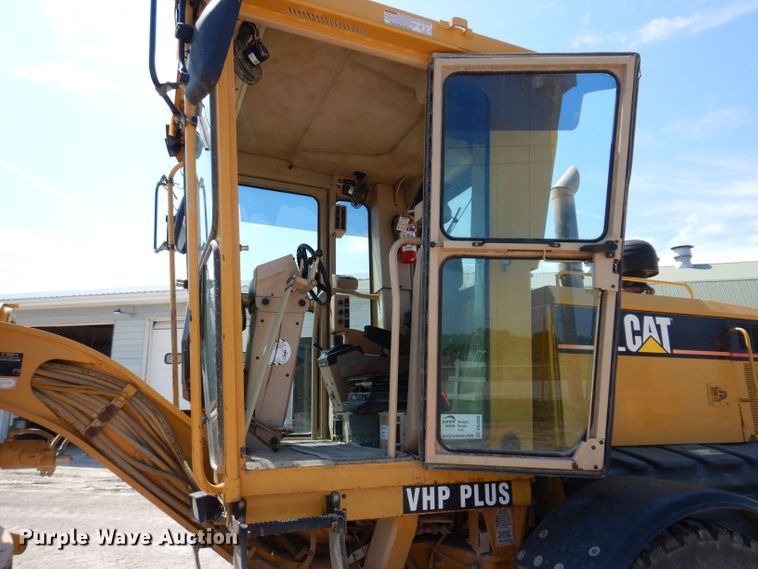 image for item DK2033 2005 Caterpillar 140H  motor grader