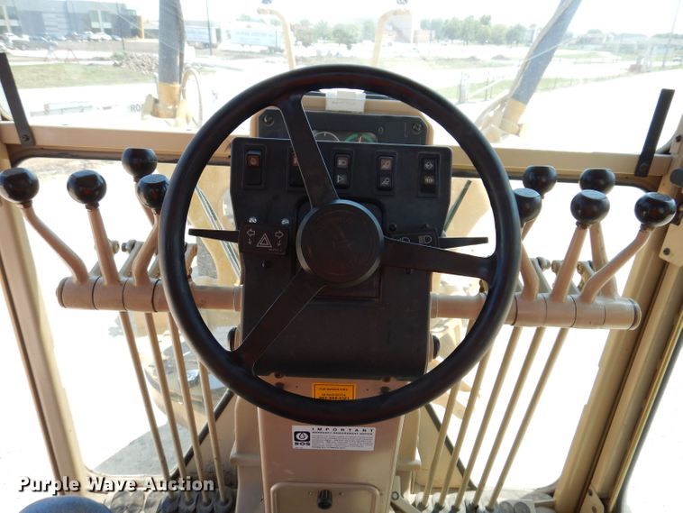 image for item DK2033 2005 Caterpillar 140H  motor grader