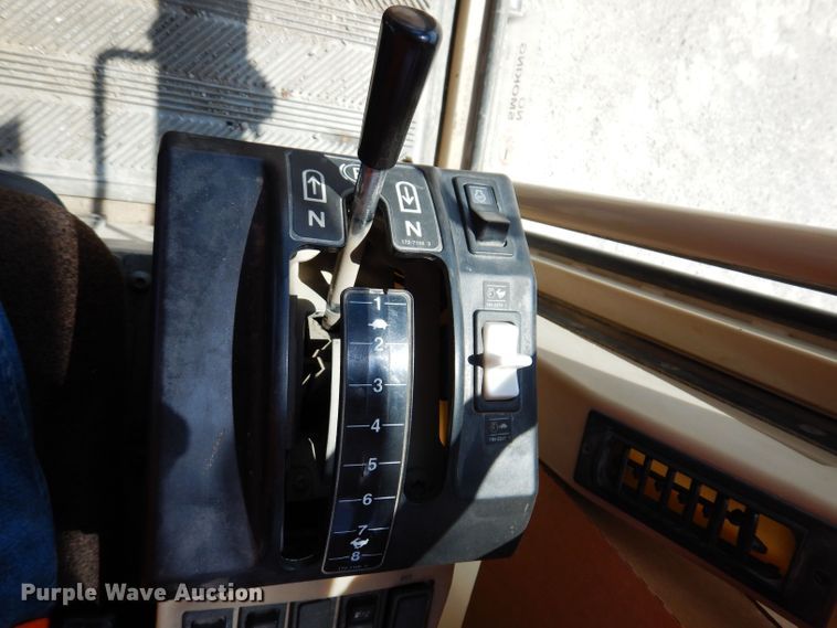 image for item DK2033 2005 Caterpillar 140H  motor grader