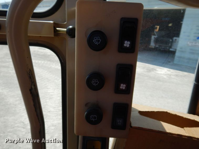 image for item DK2033 2005 Caterpillar 140H  motor grader