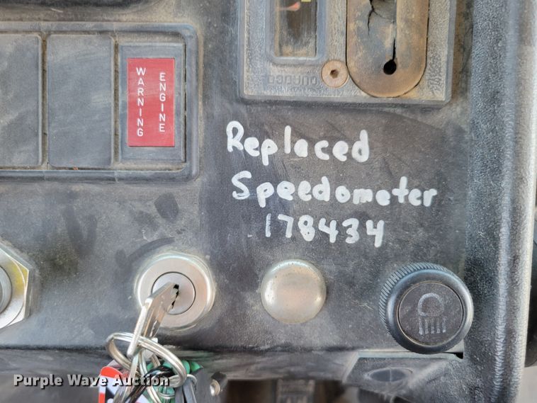 image for item DM2374 2004 Thomas Saf-T-Liner MVP EF  school bus