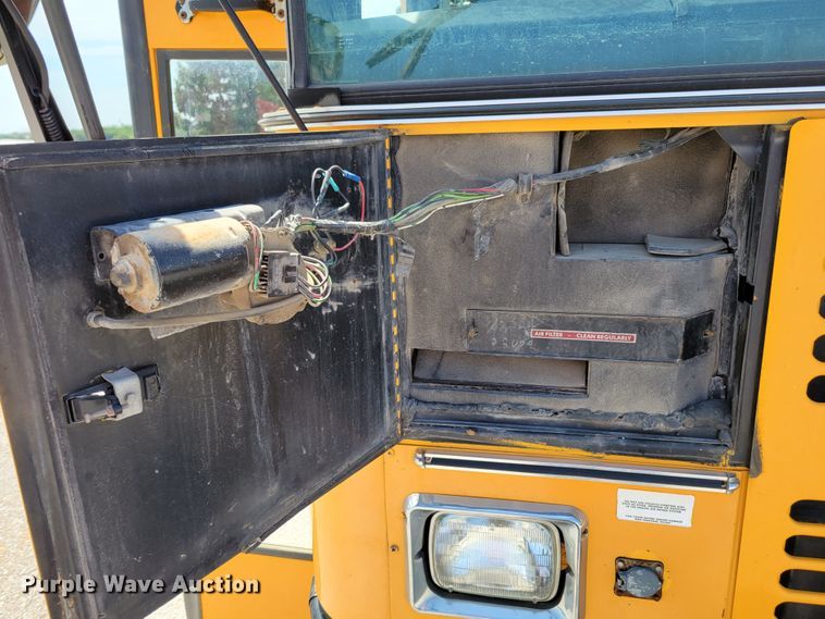 image for item DM2374 2004 Thomas Saf-T-Liner MVP EF  school bus