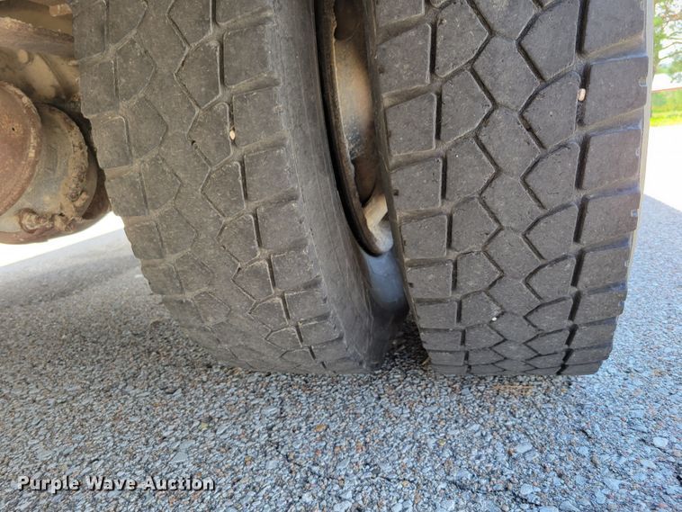 image for item DM2374 2004 Thomas Saf-T-Liner MVP EF  school bus