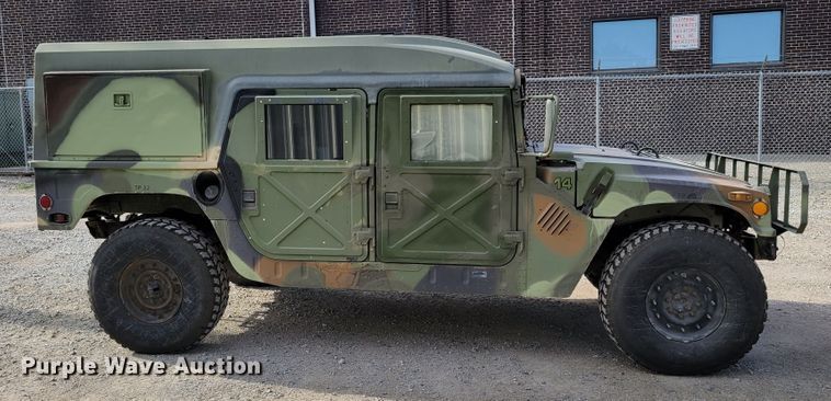 image for item DM2493 1989 Am General M998 Humvee  SUV