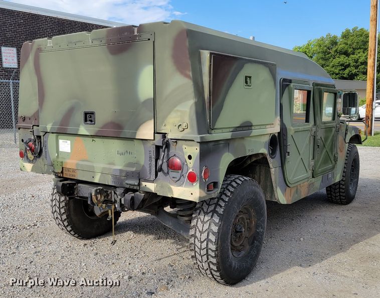 image for item DM2493 1989 Am General M998 Humvee  SUV