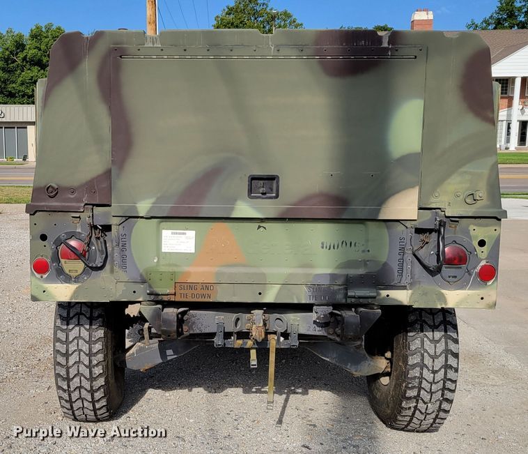 image for item DM2493 1989 Am General M998 Humvee  SUV