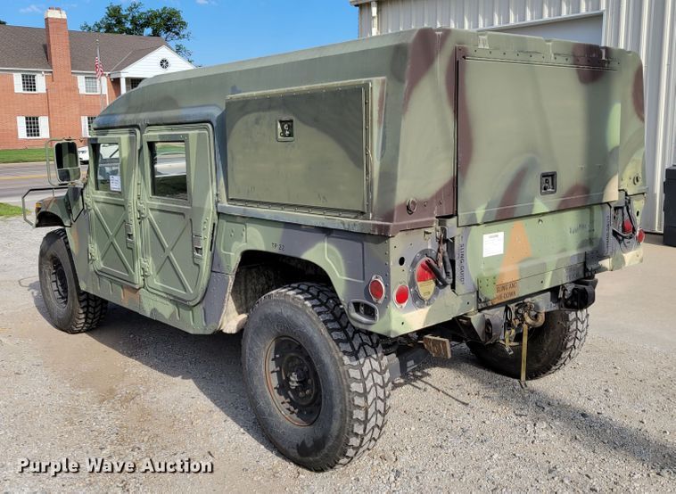 image for item DM2493 1989 Am General M998 Humvee  SUV
