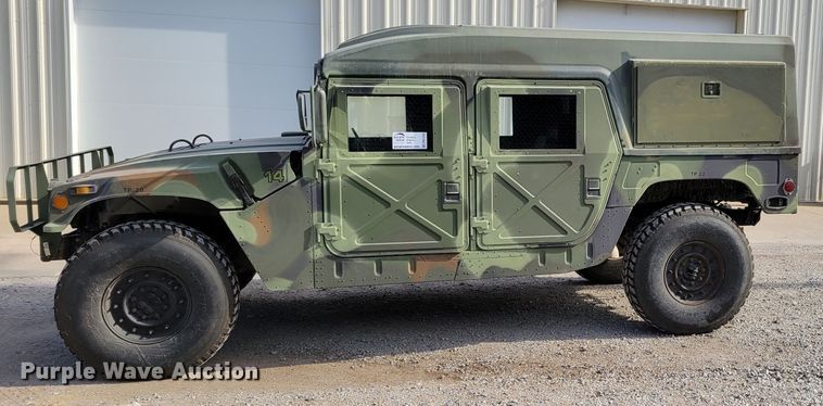 image for item DM2493 1989 Am General M998 Humvee  SUV