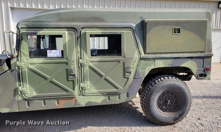 image for item DM2493 1989 Am General M998 Humvee  SUV