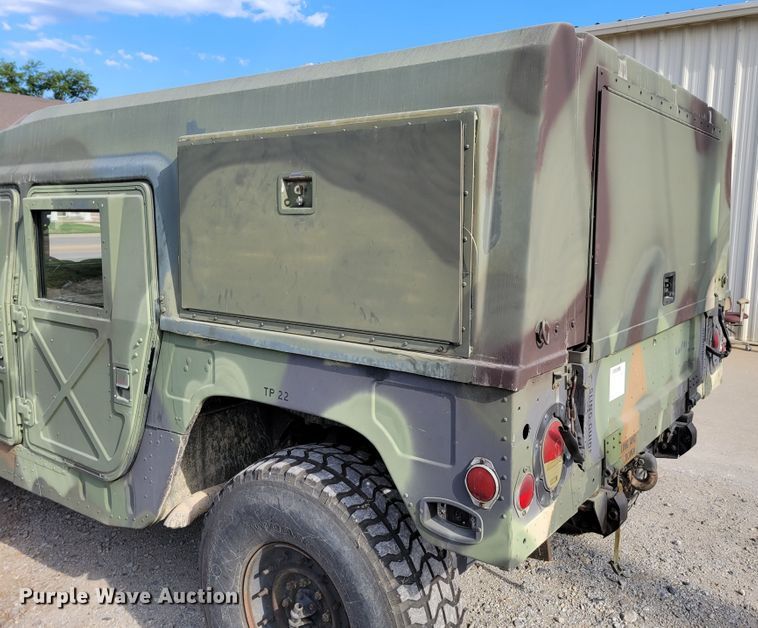 image for item DM2493 1989 Am General M998 Humvee  SUV