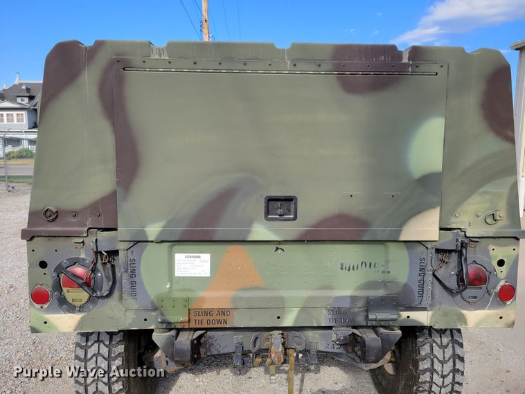 image for item DM2493 1989 Am General M998 Humvee  SUV