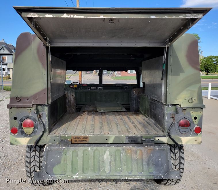 image for item DM2493 1989 Am General M998 Humvee  SUV