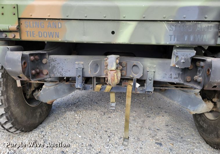 image for item DM2493 1989 Am General M998 Humvee  SUV