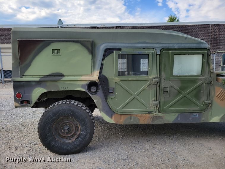 image for item DM2493 1989 Am General M998 Humvee  SUV