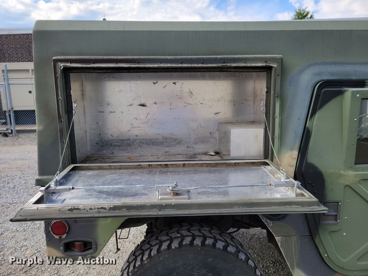 image for item DM2493 1989 Am General M998 Humvee  SUV