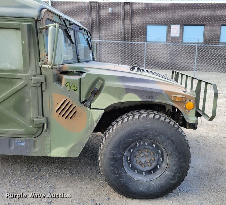 image for item DM2493 1989 Am General M998 Humvee  SUV