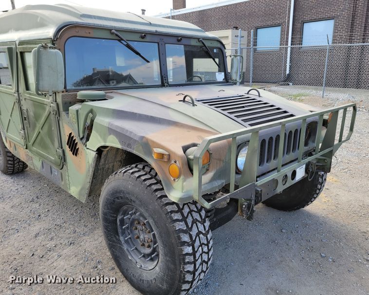 image for item DM2493 1989 Am General M998 Humvee  SUV