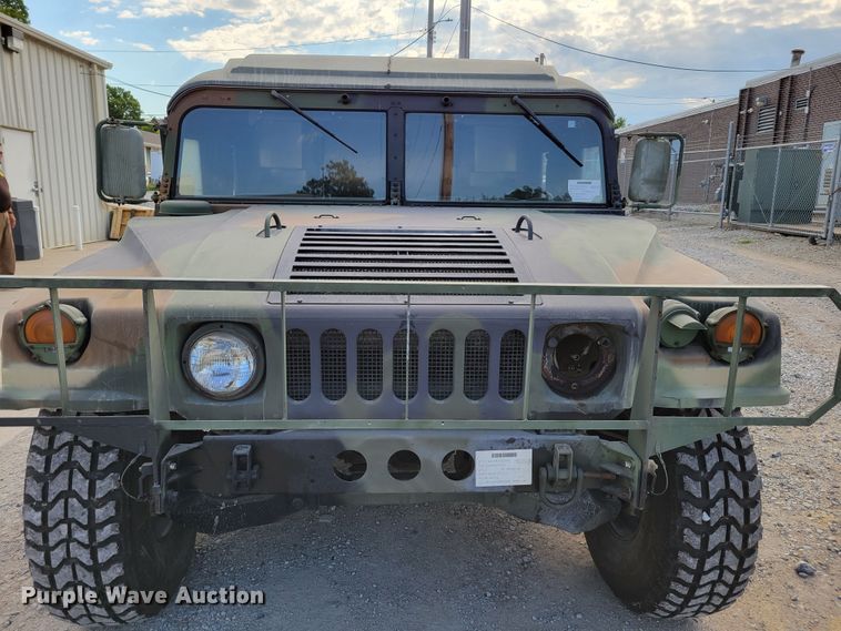 image for item DM2493 1989 Am General M998 Humvee  SUV