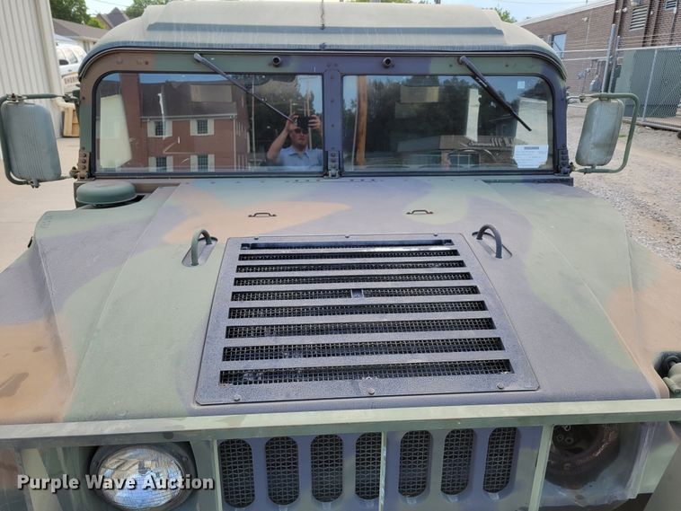 image for item DM2493 1989 Am General M998 Humvee  SUV