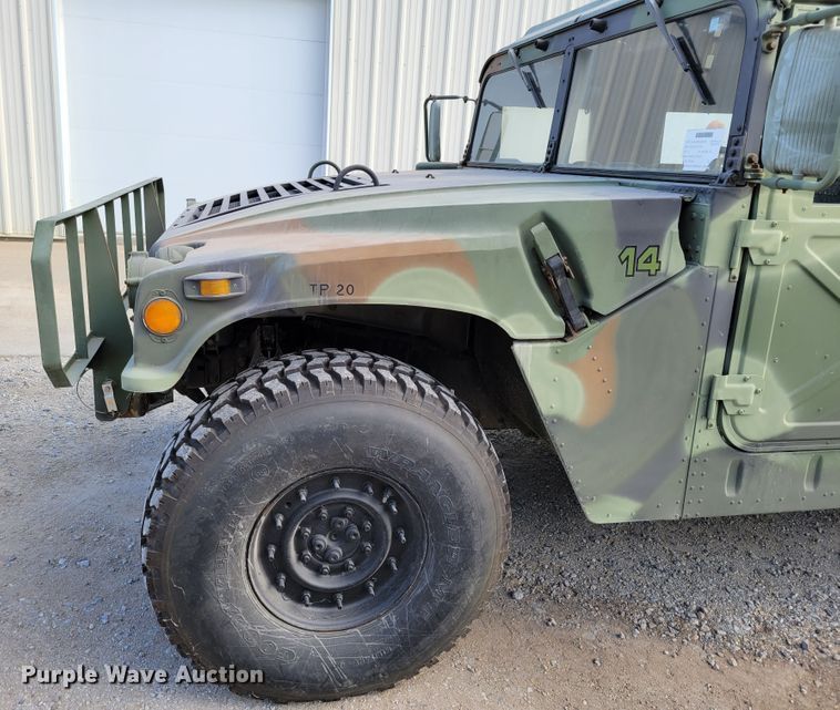 image for item DM2493 1989 Am General M998 Humvee  SUV