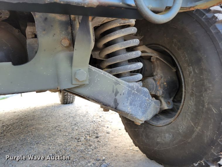 image for item DM2493 1989 Am General M998 Humvee  SUV