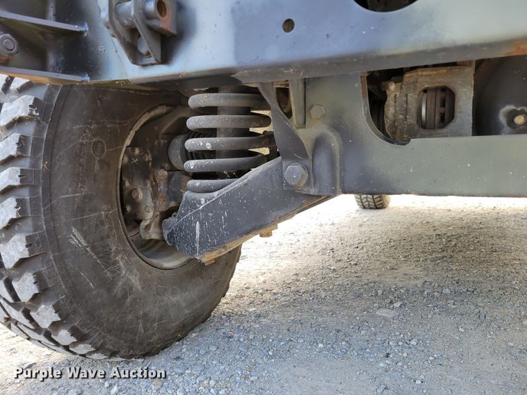 image for item DM2493 1989 Am General M998 Humvee  SUV