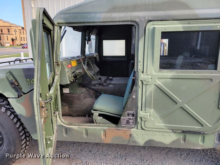 image for item DM2493 1989 Am General M998 Humvee  SUV