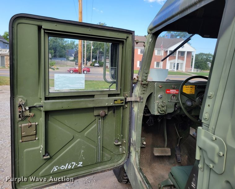 image for item DM2493 1989 Am General M998 Humvee  SUV