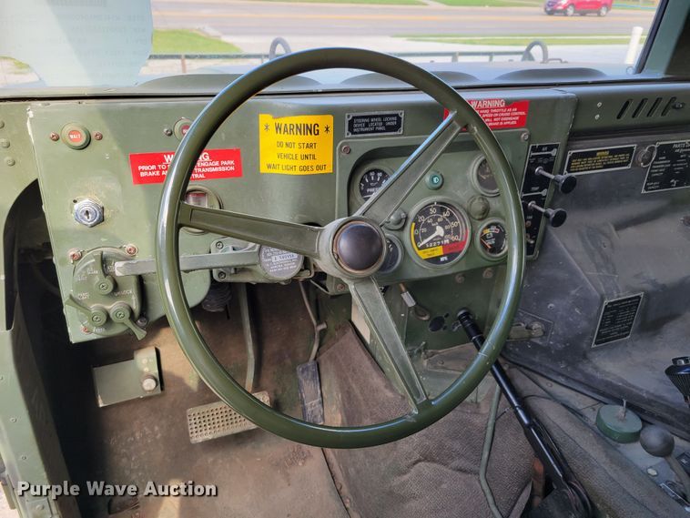 image for item DM2493 1989 Am General M998 Humvee  SUV