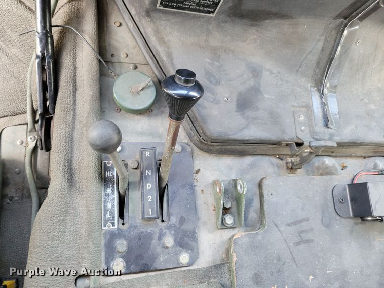 image for item DM2493 1989 Am General M998 Humvee  SUV