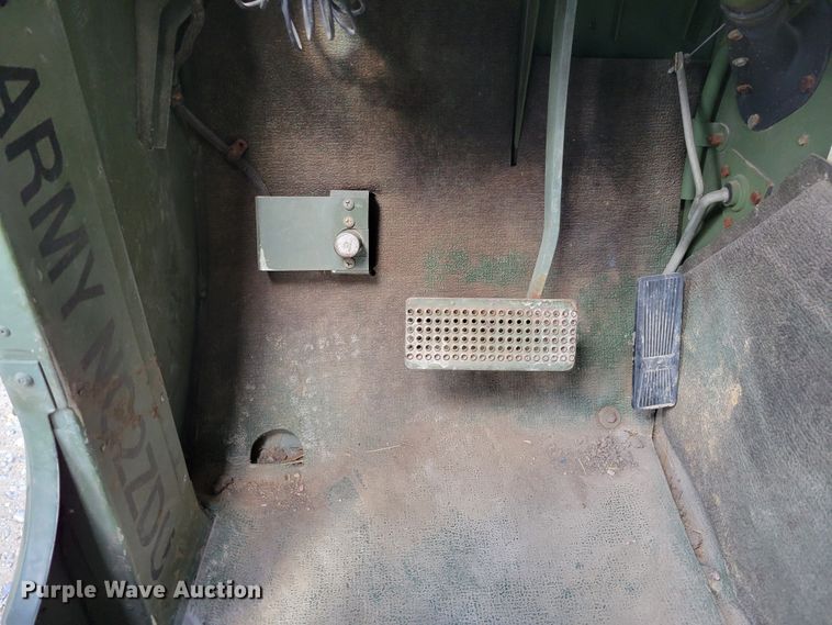 image for item DM2493 1989 Am General M998 Humvee  SUV