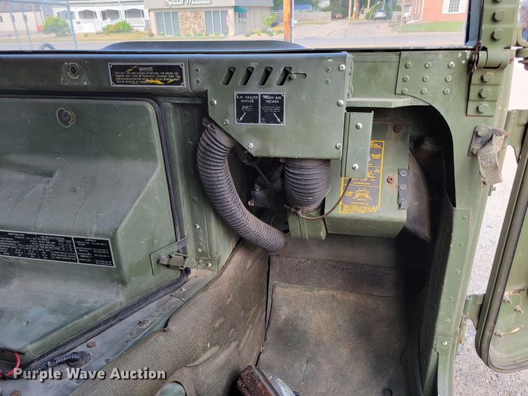 image for item DM2493 1989 Am General M998 Humvee  SUV