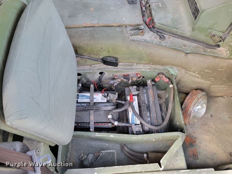 image for item DM2493 1989 Am General M998 Humvee  SUV