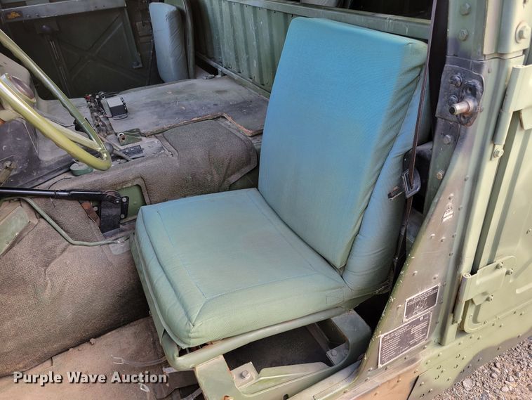 image for item DM2493 1989 Am General M998 Humvee  SUV