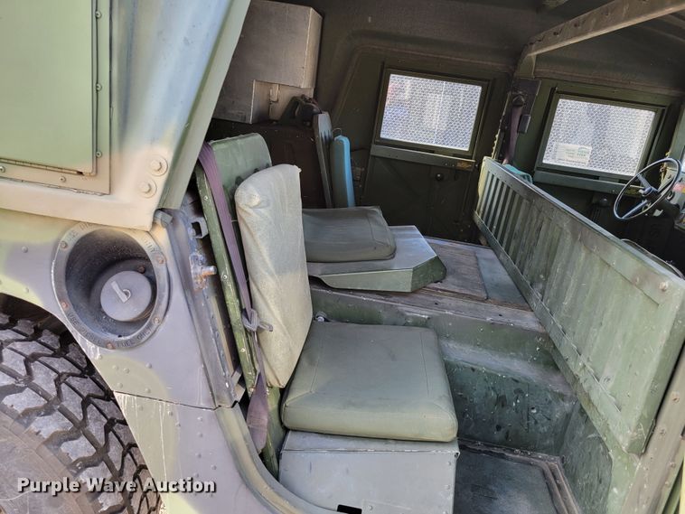 image for item DM2493 1989 Am General M998 Humvee  SUV